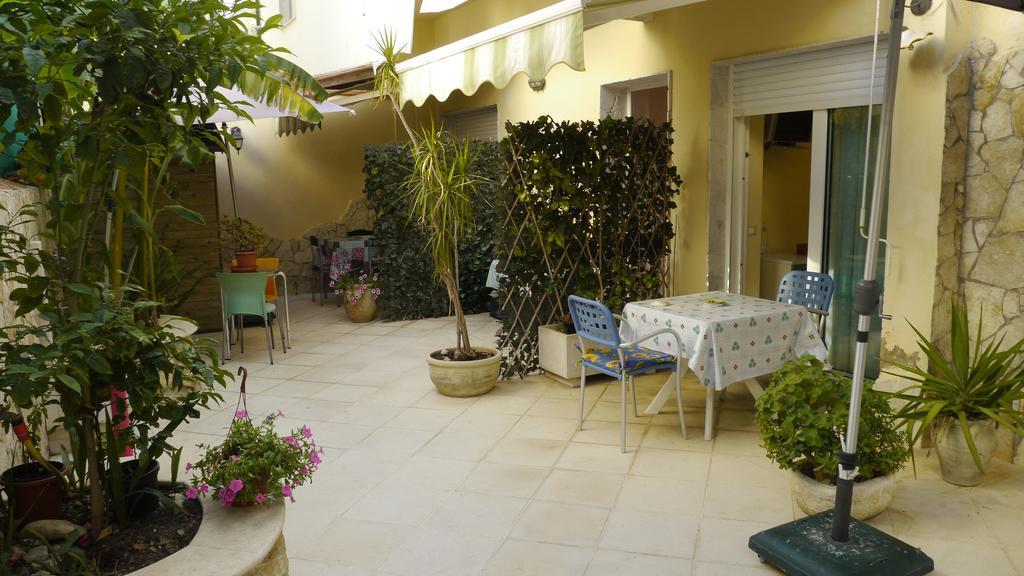 مبيت وإفطار كالياري Marina Poetto المظهر الخارجي الصورة